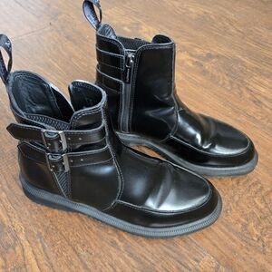 Dr. Martens Flora II Sz US 6 AirWair Heel Smooth Leather Buckle Chelsea Zipper